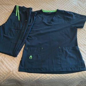Carhartt women scrubs size medium
